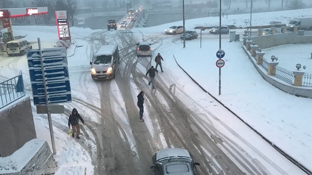 Edirne'de kar yağışı etkili oluyor