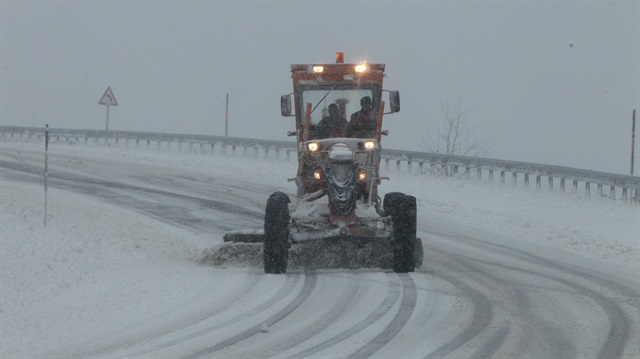 Kırklareli'de yoğun kar nedeniyle 12 köy yolu ulaşıma kapandı
