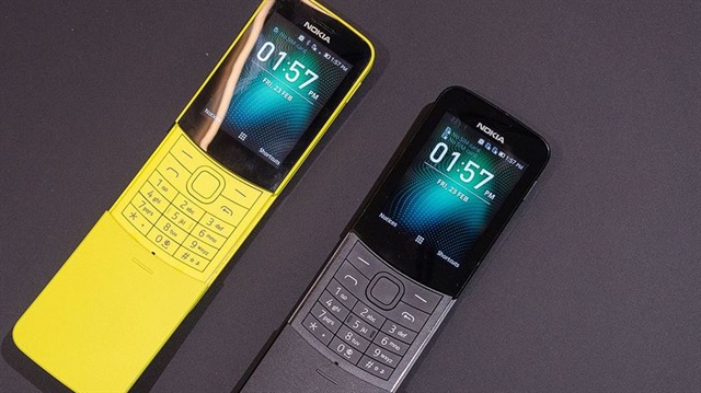 Nokia 8110 4G iki renk seçeneğine sahip. 