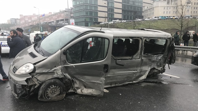 Bağcılar'da zincirleme trafik kazası: 10 yaralı