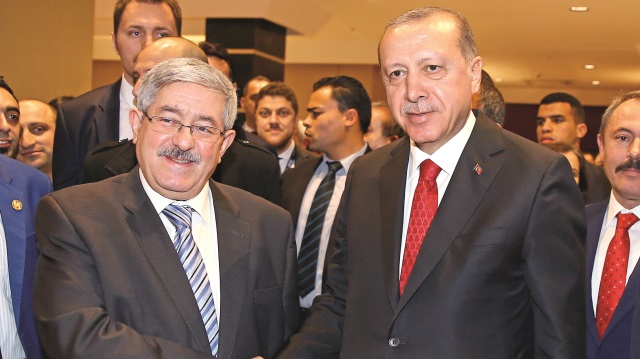 Cumhurbaşkanı Erdoğan, Cezayir'deki resmi temasları kapsamında mevkidaşı Abdulaziz Buteflika ile bir araya geldi.
