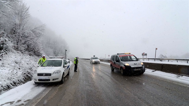 İstanbul'da yarın sıfırın altına düşecek sıcaklıklar nedeniyle yollarda buzlanma yaşanması bekleniyor