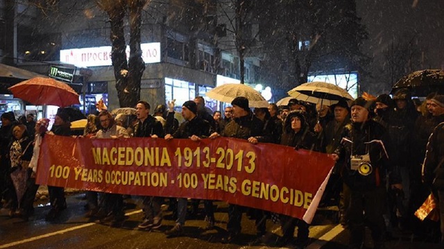 Makedonya'nın başkenti Üsküp'te, Yunanistan ile 'isim sorunu' konusunda gerçekleştirilen müzakereler protesto edildi.