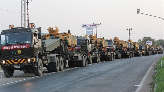 وصول تعزيزات عسكرية تركية جديدة إلى الحدود مع سوريا