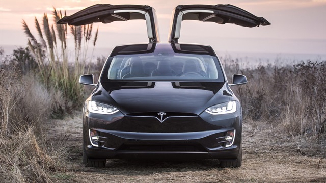 Tesla Model X dünyanın en hızlı arazi aracı oldu
