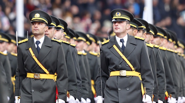 Çeşitli üniversitelerinde tıp eğitimi alan öğrencilere Askeri Hekim olma yolu açıldı.