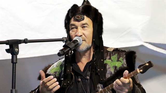 "Dombra" şarkısı ile ünlenen Kazakistanlı sanatçı Arslanbek Sultanbekov