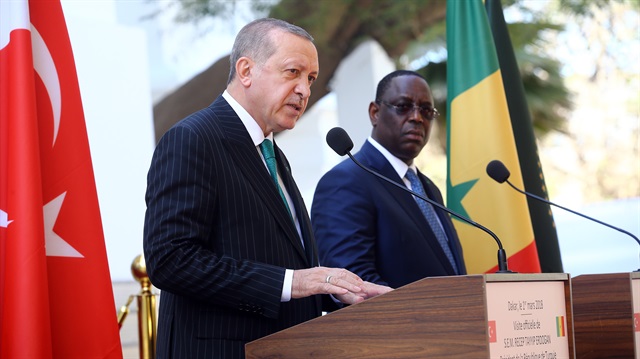 Cumhurbaşkanı Erdoğan, Senegalli mevkidaşı Sall ile Senegal Cumhuriyet Sarayı’nda ortak basın toplantısı düzenledi.