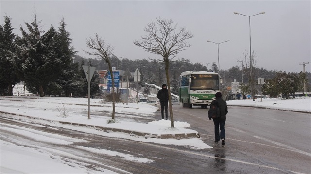 Kocaeli'de etkili olan kar yağışlarının ardından şehir bembeyaz oldu.