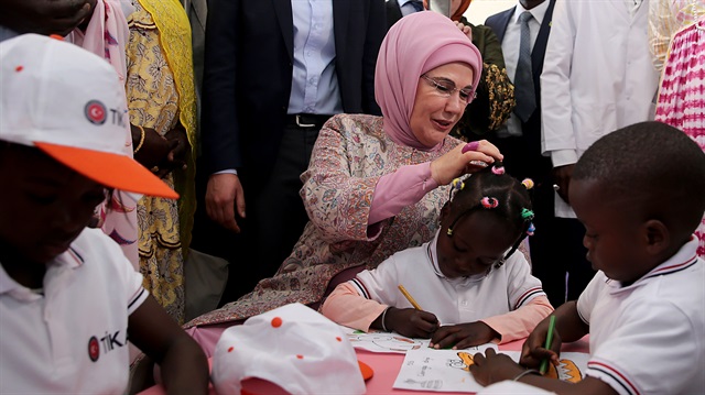 Cumhurbaşkanı Recep Tayyip Erdoğan'ın eşi Emine Erdoğan, Dakar'da Pikine Sosyal Pediatri Enstitüsü'nü ziyaret etti