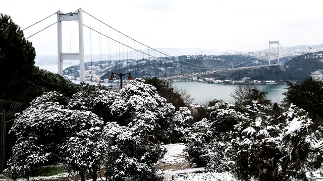 İstanbul'da saatlerinde kar yağışı etkili oldu.