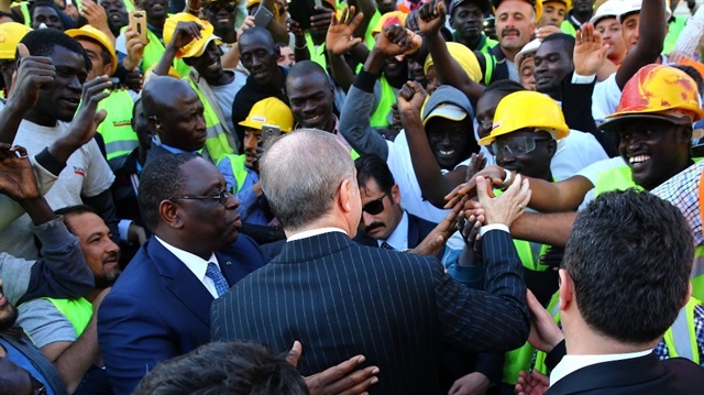 Cumhurbaşkanı Erdoğan, Senegalli mevkidaşı Sall ile Türk şirketleri tarafından yapılan inşaatların şantiyelerini ziyaret etti.
