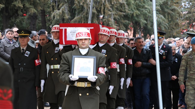 Afrin şehidi Jandarma Uzman Çavuş Mehmet Dinek'in cenazesi, Denizli'de toprağa verildi.