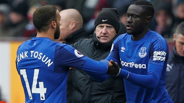 Cenk Tosun oyundan alındı, taraftar köpürdü!