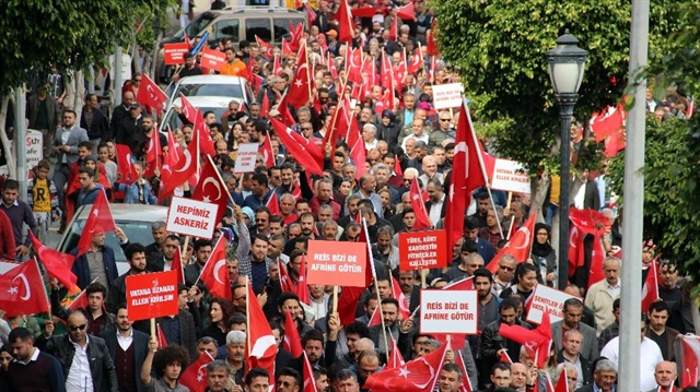 Zeytin Dalı Harekatı'na destek amacıyla Alanya'da binlerce kişi destek gösterisinde bulundu.​