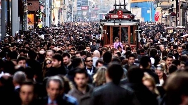İŞKUR, herhangi bir vasfı olmayan kişileri meslek sahibi yapabilmek için ücretsiz ‘mesleki eğitim kursları’ düzenliyor.