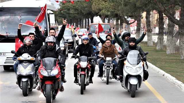 Isparta'da Zeytin Dalı Harekatı'na destek için yüzlerce araçla konvoy oluşturuldu.