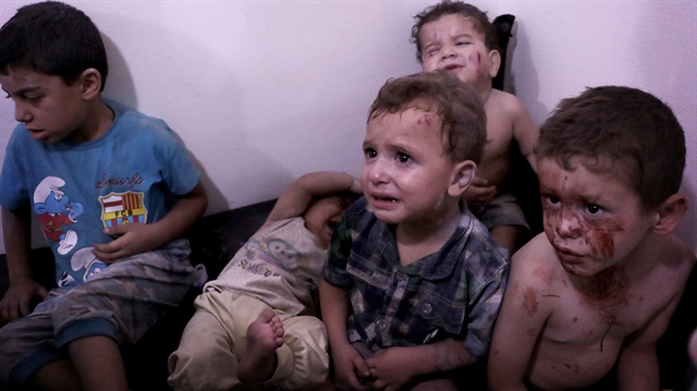 Suriye'nin başkenti Doğu Guta'da geçtiğimiz aydan bu yana yoğun bombardıman sürüyor. (Fotoğraf: AA)