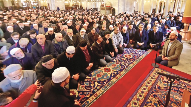 Vatandaşlar Türk askerinin zaferi için yapılan duaya hep birlikte amin dedi. 