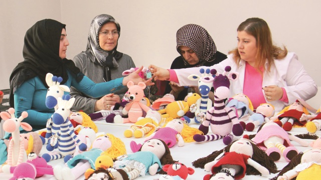 Çankırı’da ‘Bir Bebek Bir Yürek’ kampanyası kapsamında kadınlar, ördükleri organik oyuncakları hediye edecek.