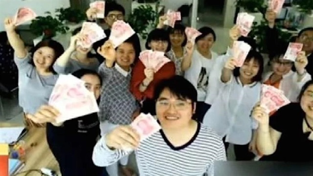 Genç bir kadın çalışan Zhou Wei, son iki ay içinde 20 kilo vermeyi başardı ve bu süreçte 2.000 yuan (1100 TL) kazandı.