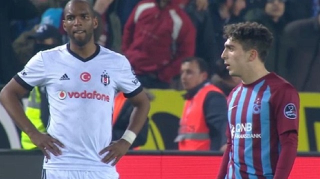Trabzonspor-Beşiktaş maçının 67. dakikasında Babel ve Abdülkadir sahaya giren taraftarı böyle izledi.