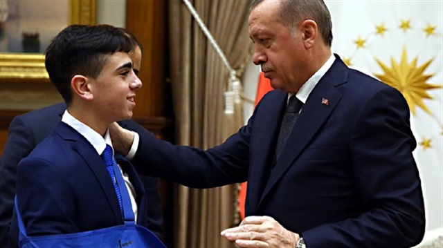 بسبب لقائه مع أردوغان.. إسرائيل تمنع الطفل "الجنيدي" من السفر