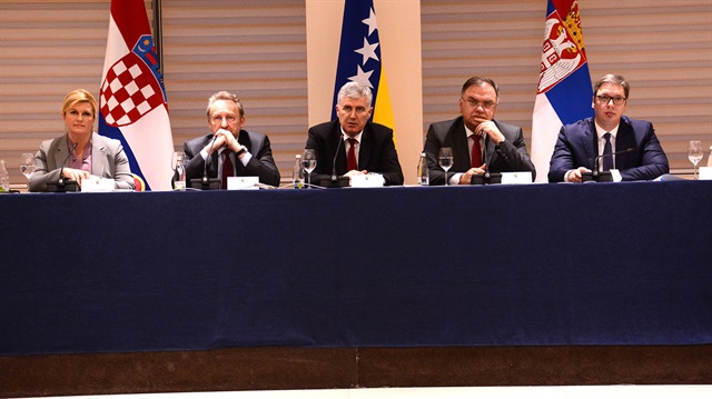 Liderler, Mostar'daki bir otelde gerçekleştirilen görüşmenin ardından ortak basın toplantısı düzenledi.