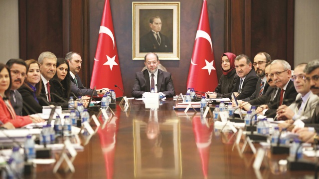 Çocuk istismarının önlenmesine yönelik Başbakan Yardımcısı Recep Akdağ başkanlığında kurulan komisyon çalışmalarını sürdürüyor.