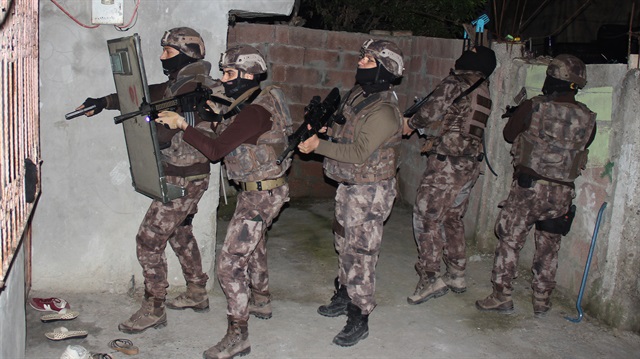 Adana'da gerçekleştirilen DEAŞ operasyonunda 13 kişi gözaltına alındı.