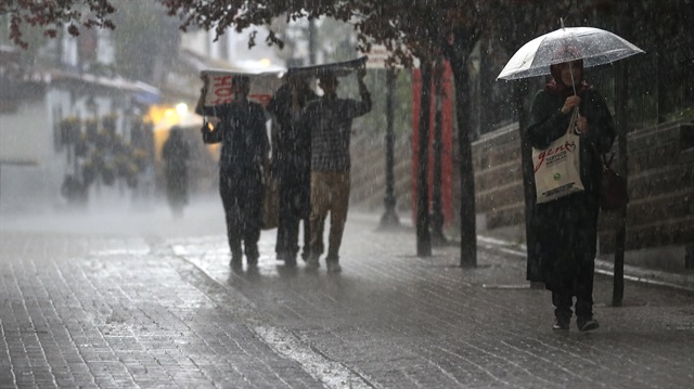 İstanbul'da bugün sağanak yağış etkili olacak. 