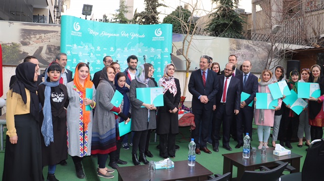 Öğrenciler, sertifikalarını Türkiye'nin Tahran Büyükelçisi Rıza Hakan Tekin'in de katıldığı törenle aldı.​
