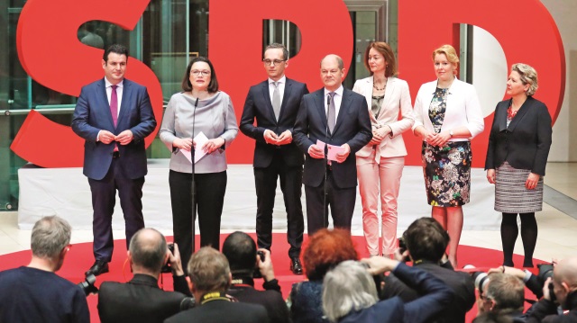 SPD’nin yeni kabine listesinde Maas’tan boşalan Adalet Bakanı koltuğuna ise Aile, Yaşlılar, Kadınlar ve Gençlik Bakanı Katharina Barley’in getirildiği ifade edildi. 