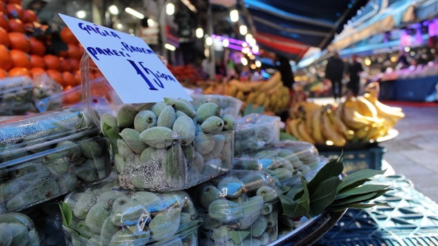 200 gramlık paketlerdeki çağlalar 5 liradan satılıyor.