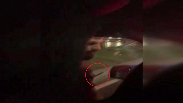 Taksici bıçakla yol kesti: Dehşet anları kamerada!