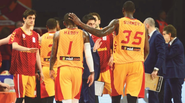 Galatasaray Odeabank, sahasında Eskişehir Basket'i 84-78 yendi. 