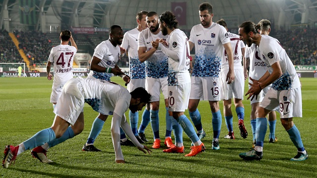 Trabzonspor, Akhisarspor'u deplasmanda 3-1 mağlup ederek Avrupa kupalarına katılma yolunda kritik bir galibiyet aldı.