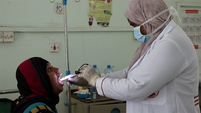 Nahla Arishi, a pediatrician, checks a woman infected with diphtheria at the al-Sadaqa teaching hospital in the southern port city of Aden, Yemen December 18, 2017.