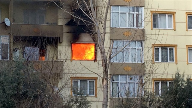 Ev sahibine kızan kiracı evi yaktı.