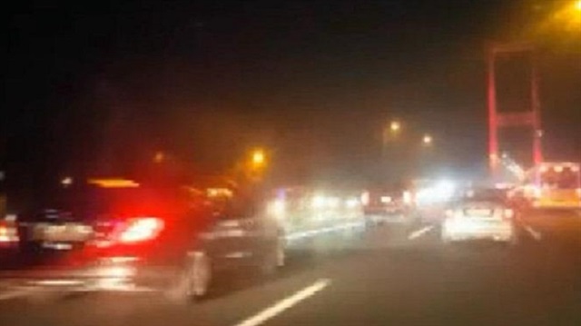 Cumhurbaşkanı Erdoğan'ın konvoyunu gören sürücü heyecandan kaza yaptı.
