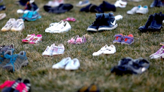 ABD'de Beyaz Saray'ın avlusunda 7 bin çift ayakkabı ile protesto gösterisi düzenlendi. 
