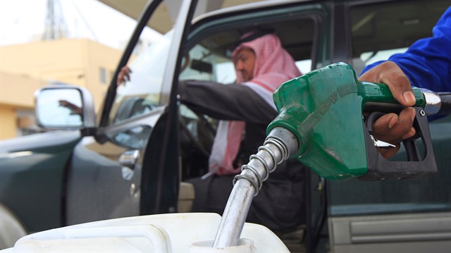 Ham petrol fiyatlarının varil başına 60 doların altına düşeceği tahmin ediliyor
