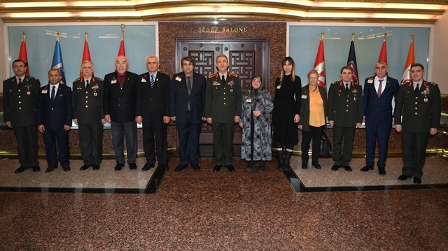 Genelkurmay Başkanı Akar, Türkiye Harp Malulü Gaziler, Şehit Dul ve Yetimleri Derneği üyelerini kabul etti.