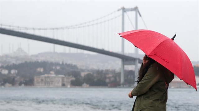 İstanbul için sağanak yağış uyarısı yağıldı. 
