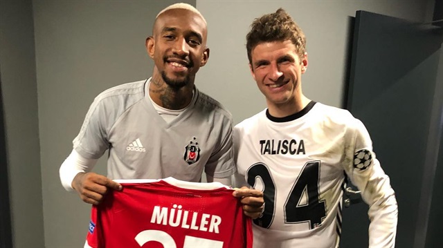 Beşiktaşlı futbolcu Anderson Talisca ve Bayernli Thomas Müller maç sonunda formaları değişti. 