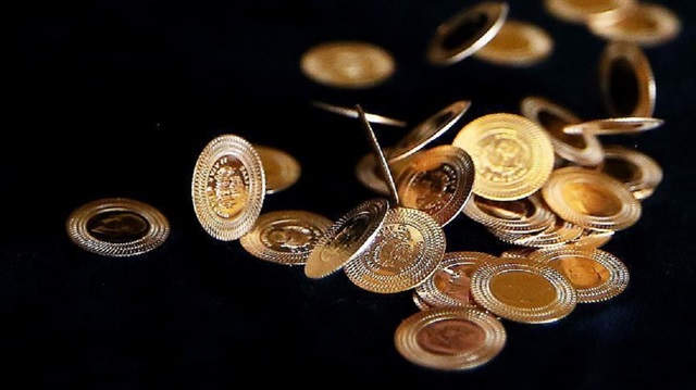 Çeyrek altın 270 lira, Cumhuriyet altını da 1.103 liradan satılıyor. 