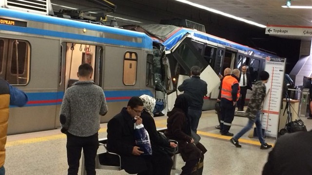 İstanbul'da Topçular istasyonunda tramvaylar çarpıştı.