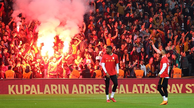 Galatasaray'dan derbi öncesi taraftarlı antrenman