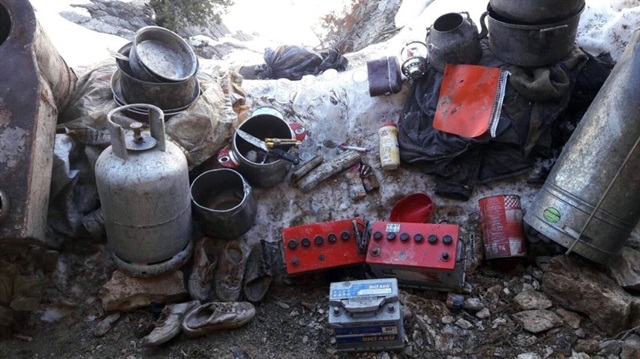 Terör örgütü PKK'ya ait yaşam malzemeleri ele geçirildi