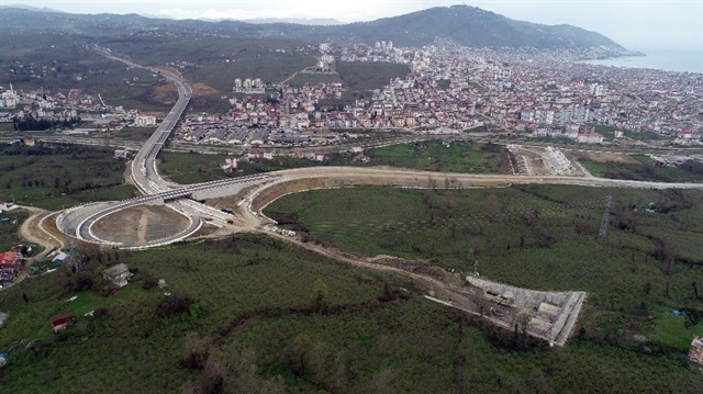 Çevre yolu inşaatı Türk mühendislerinin olağanüstü gayretiyle sürüyor. 